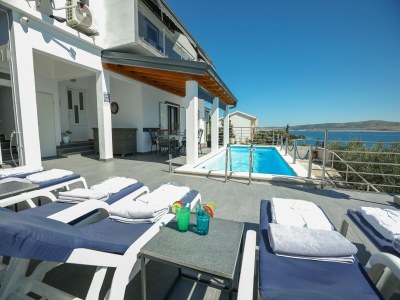 Apartment Luxury Apartment with heated pool in Starigrad - Outdoor photo 4
