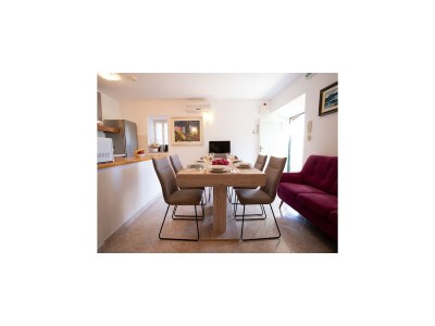 Villa Villa in Sumartin mit Pool am Strand - Features photo 16