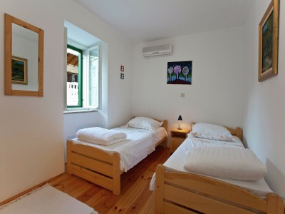 Villa Villa in Sumartin mit Pool am Strand - Features photo 19