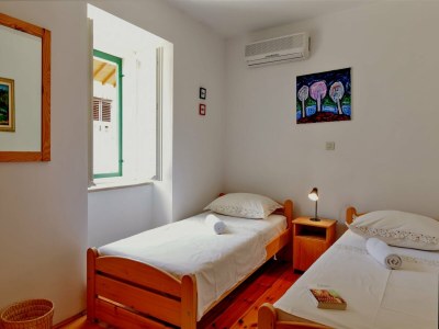 Villa Villa in Sumartin mit Pool am Strand - Features photo 20