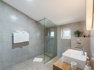 Villa Villa in Neoric mit Pool und Whirlpool - Features photo 19