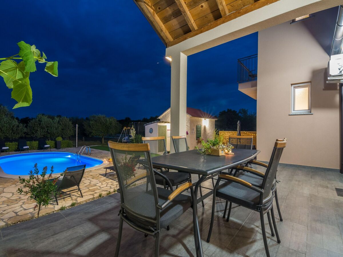 Holiday house Villa in Policnik mit privatem Pool - Outdoor photo 5