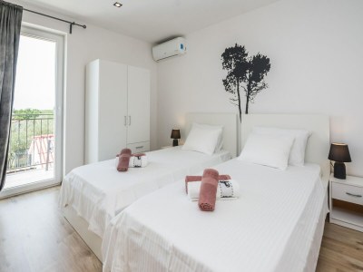 Holiday house Villa in Policnik mit privatem Pool - Features photo 24