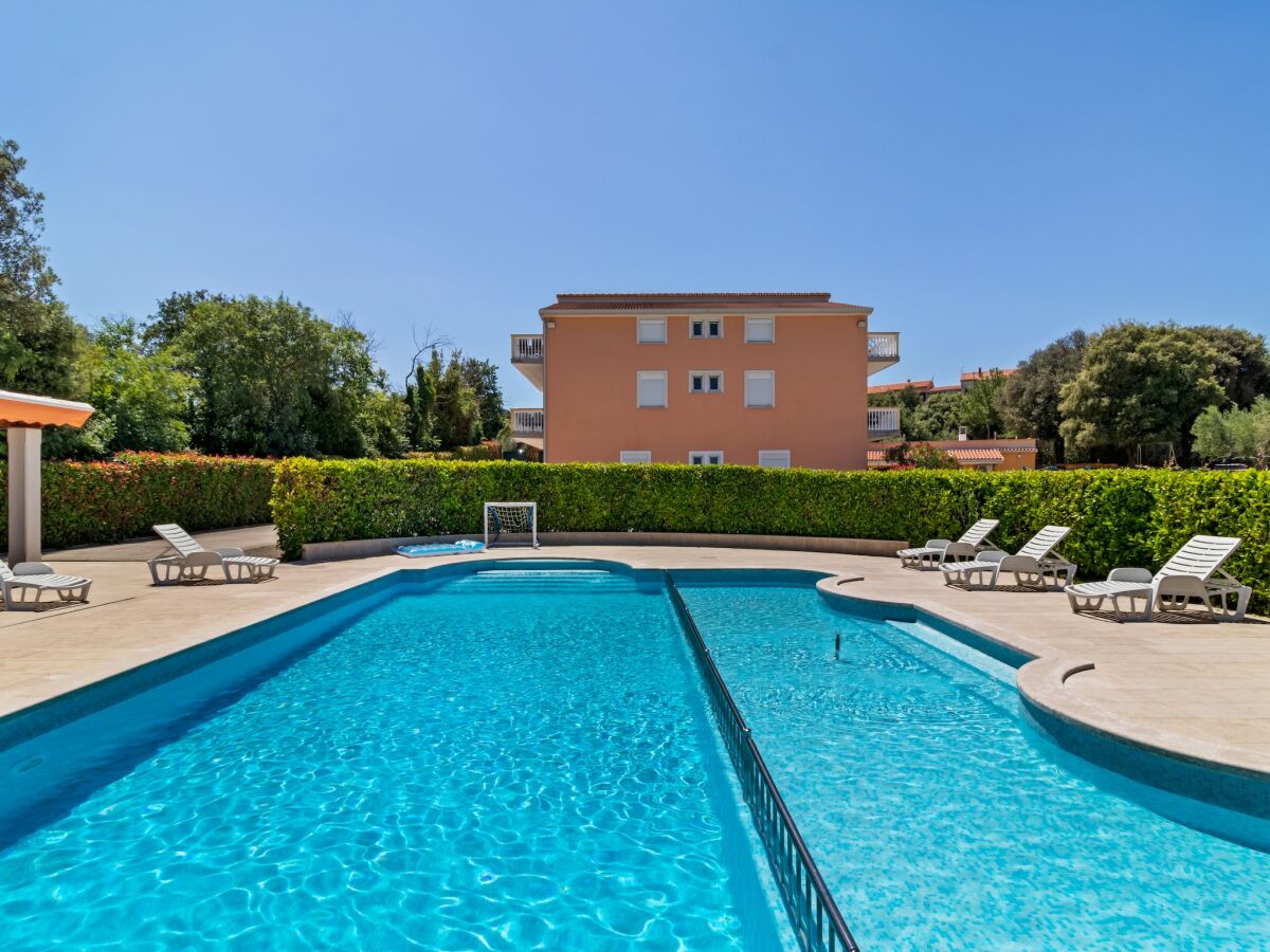 caravan Mobilheim in Banjole nahe Strand - Outdoor photo 3