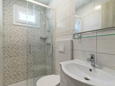 caravan Mobilheim in Banjole nahe Strand - Features photo 21