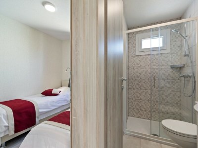 caravan Mobilheim in Banjole nahe Strand - Features photo 22