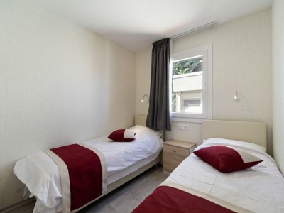 caravan Mobilheim in Banjole nahe Strand - Features photo 24