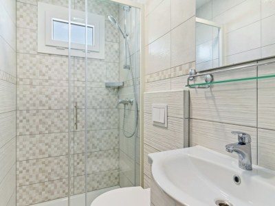 caravan Mobilheim in Banjole nahe Strand - Features photo 30