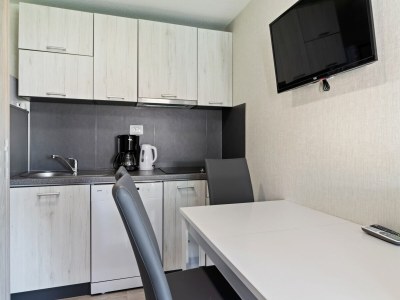 caravan Mobilheim in Banjole nahe Strand - Features photo 33