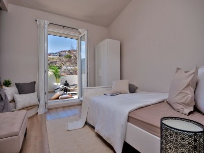 Villa Villa in Žrnovnica mit beheiztem Salzwasserpool - Features photo 28