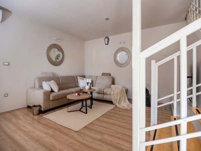 Villa Villa in Žrnovnica mit beheiztem Salzwasserpool - Features photo 30