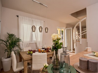 Villa Villa in Žrnovnica mit beheiztem Salzwasserpool - Features photo 32