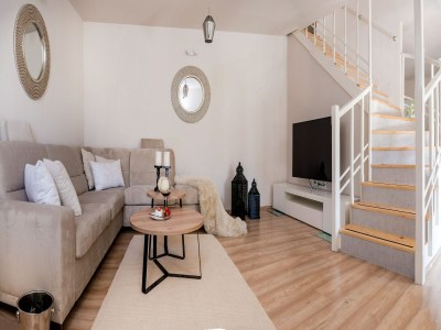 Villa Villa in Žrnovnica mit beheiztem Salzwasserpool - Features photo 51