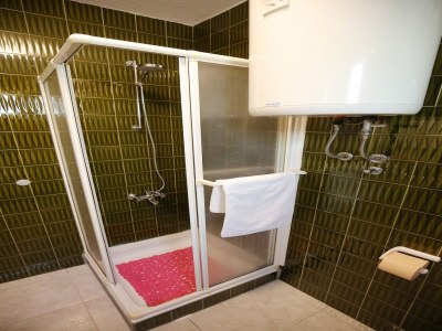 Holiday house Modern holiday home with pool - Features photo 27