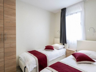 caravan Mobile Home in Banjole with Pool near Beach - Features photo 7