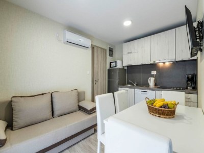 caravan Mobile Home in Banjole with Pool near Beach - Features photo 11