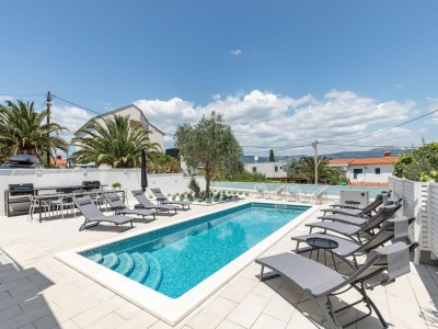 Apartment Modernes Apartment mit Pool und Terrasse - Outdoor photo 2