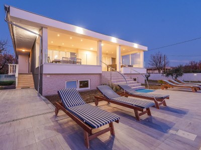 Holiday house Villa in Galovac mit Pool bei Zadar - Outdoor photo 7