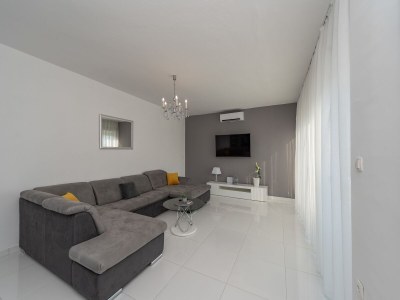 Holiday house Villa in Galovac mit Pool bei Zadar - Features photo 28