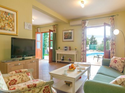 Villa Charming villa with spacious rooms and private swimming pool in the lavender island of Hvar - Features photo 8