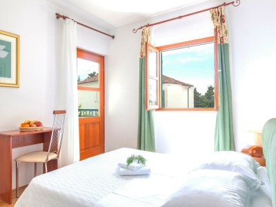 Villa Charming villa with spacious rooms and private swimming pool in the lavender island of Hvar - Features photo 12