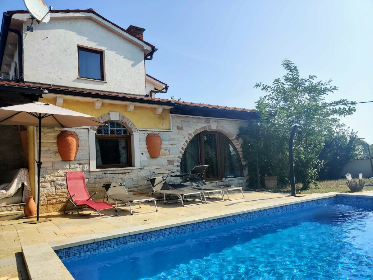 Holiday house Ferienhaus in Sisan mit Pool & Strand - Outdoor photo 2