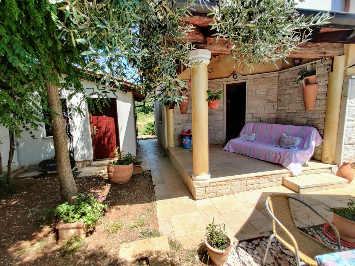 Holiday house Ferienhaus in Sisan mit Pool & Strand - Outdoor photo 4