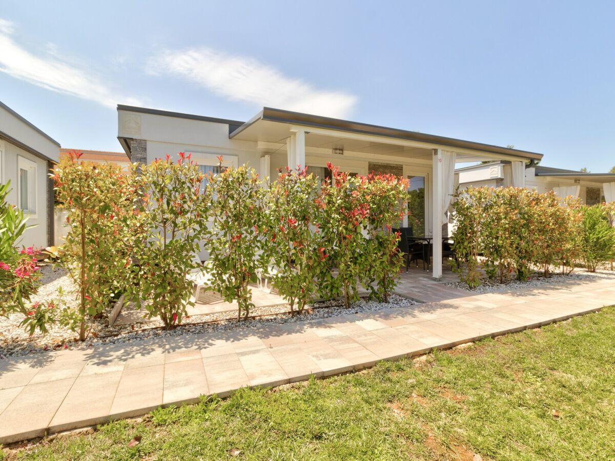 caravan Mobilheim in Banjole nahe Strand