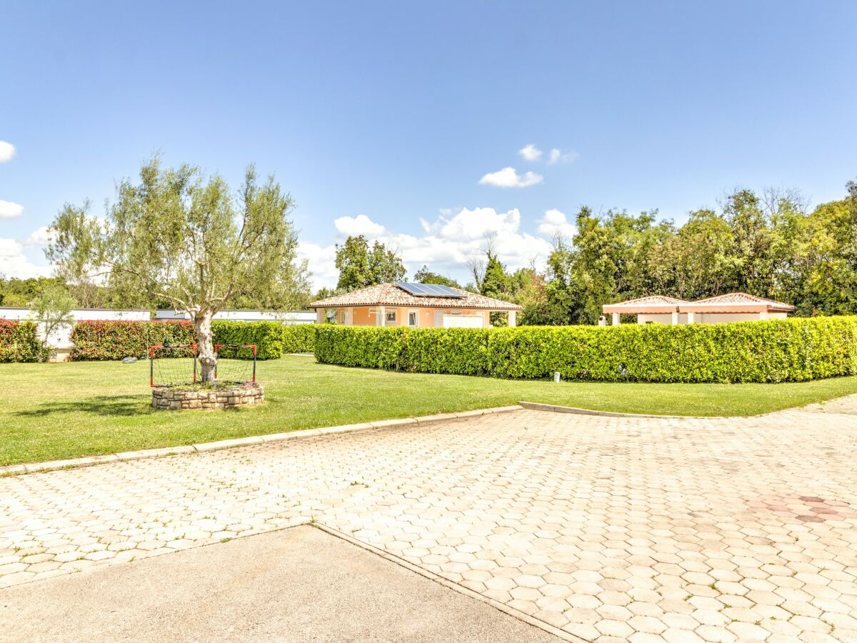 caravan Mobilheim in Banjole nahe Strand - Outdoor photo 5