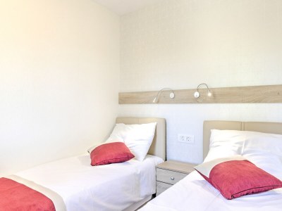 caravan Mobilheim in Banjole nahe Strand - Features photo 20