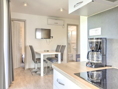 caravan Mobilheim in Banjole nahe Strand - Features photo 21