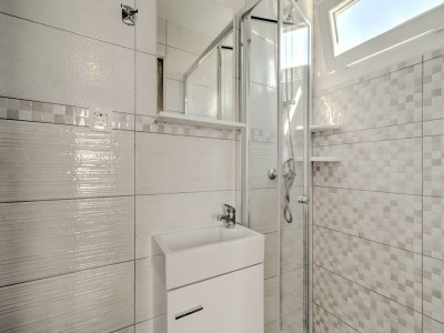 caravan Mobilheim in Banjole nahe Strand - Features photo 24