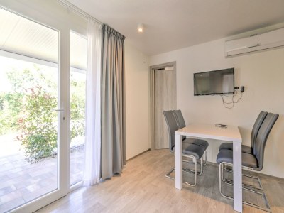 caravan Mobilheim in Banjole nahe Strand - Features photo 25