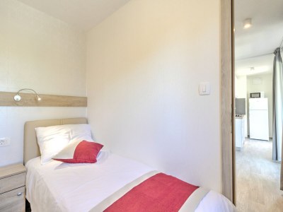 caravan Mobilheim in Banjole nahe Strand - Features photo 26