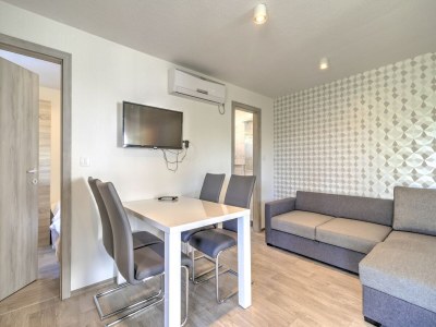 caravan Mobilheim in Banjole nahe Strand - Features photo 28