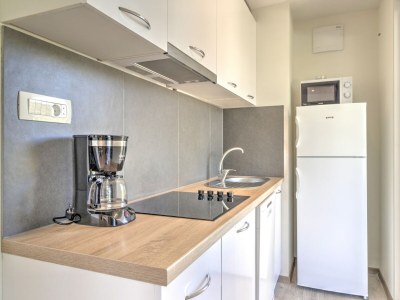 caravan Mobilheim in Banjole nahe Strand - Features photo 29