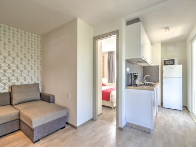 caravan Mobilheim in Banjole nahe Strand - Features photo 30