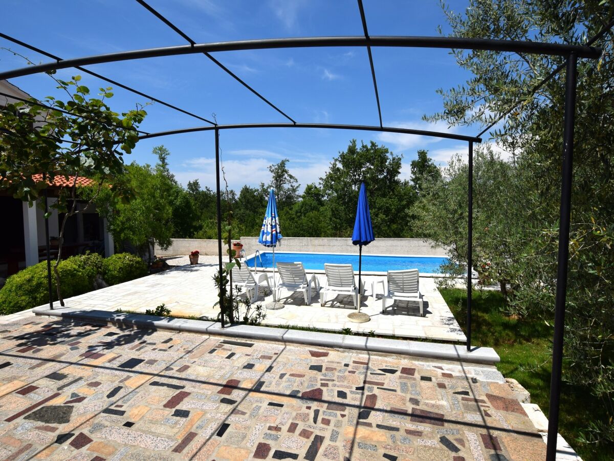 Holiday house Charming Villa with Pool in Zbandaj