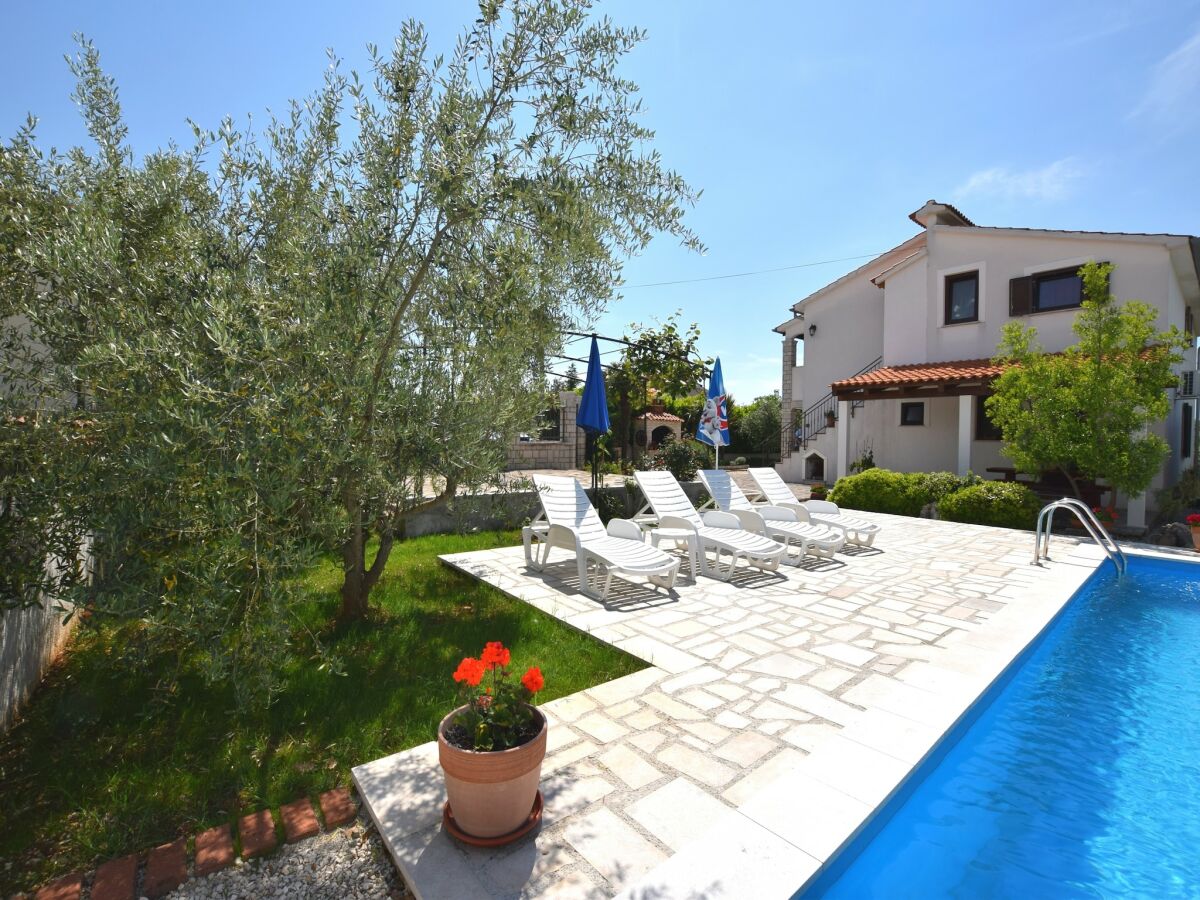 Holiday house Charming Villa with Pool in Zbandaj - Outdoor photo 4