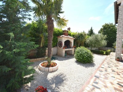 Holiday house Charming Villa with Pool in Zbandaj - Outdoor photo 10