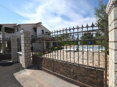 Holiday house Charming Villa with Pool in Zbandaj - Features photo 15