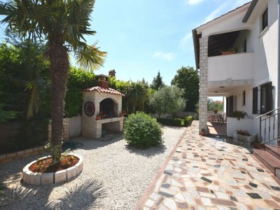 Holiday house Charming Villa with Pool in Zbandaj - Outdoor photo 25