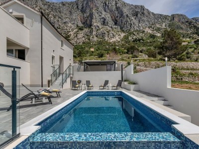 Villa Stunning Villa with Pool - Outdoor photo 15