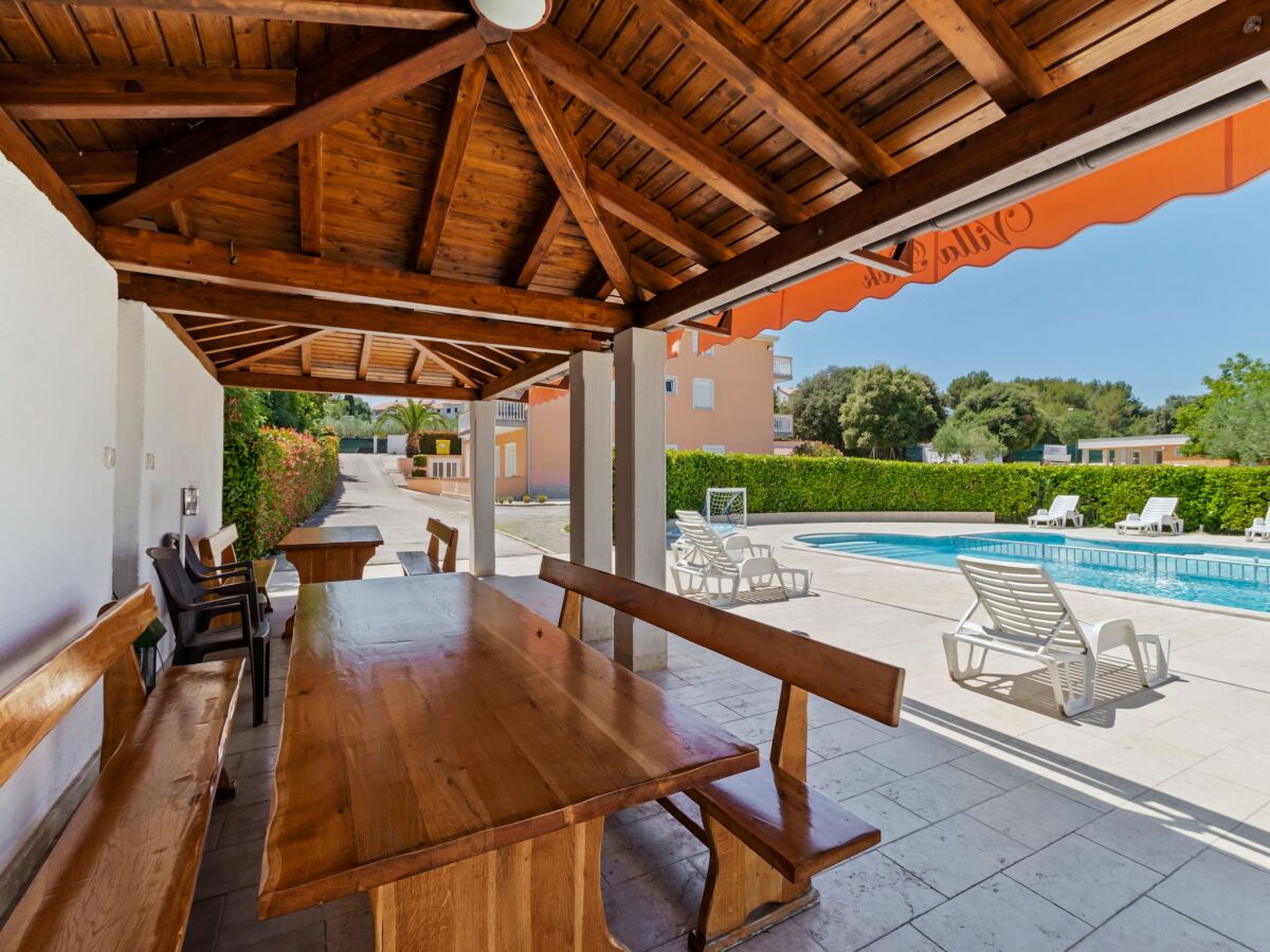 caravan Mobile Home in Banjole near Centinera Beach - Outdoor photo 3