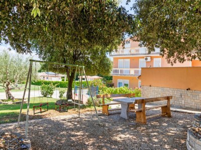 caravan Mobile Home in Banjole near Centinera Beach - Outdoor photo 9