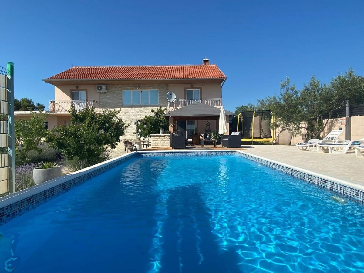 Holiday house Ferienhaus in Lisicic mit Pool