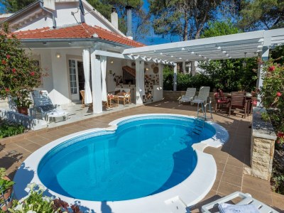 Holiday house Holiday Home in Molat with Pool - Outdoor photo 11