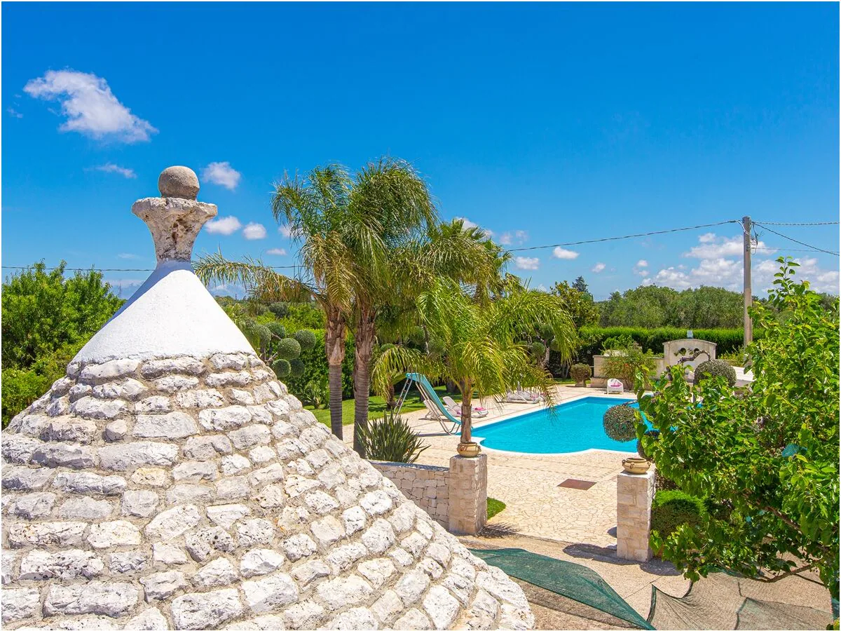 Villa Trullo private pool and fenced garden