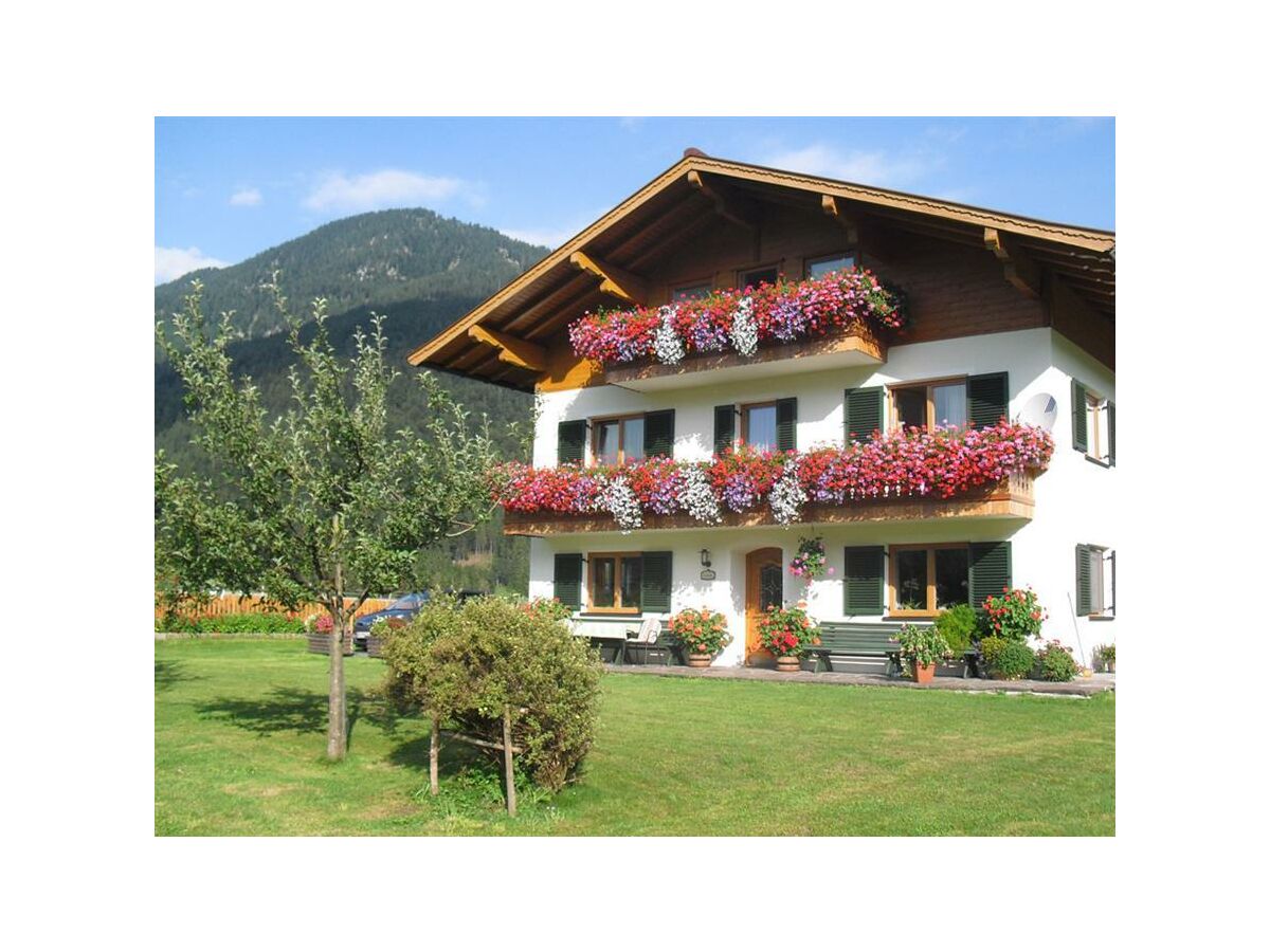 Holiday room Doppelzimmer mit fl. Wasser, Etagendusche/WC