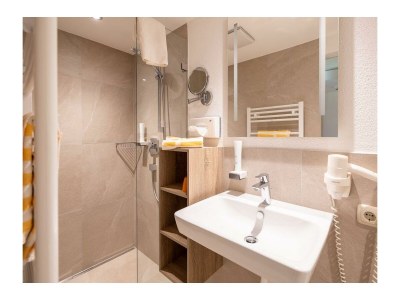 Holiday room EZ "Haupthaus" DU/WC,Tel.TV,Blk - Features photo 41